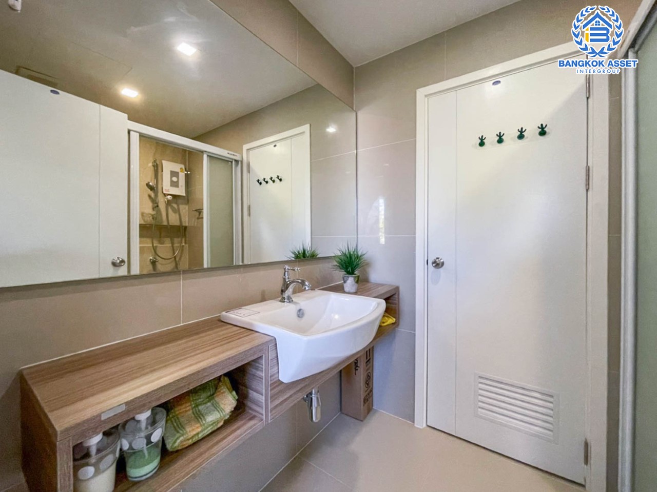 *****ทาวน์เฮ้าส์มือสองย่านสมุทรปราการ ม.พฤกษาวิลล์ บางนา-เอแบค บนเนื้อที่ 16.1 ตร.ว. ฟังก์ชัน 2 ห้องนอน 2 ห้องน้ำ 1 ที่จอดรถ วิวหน้าบ้านเป็นสวน บนทำเลเดินทางสะดวก เชื่อมต่อถนนบางนา-ตราด เข้าเมืองสะดวก ใกล้จุดขึ้นลงทางด่วน "บางนา" และ "เซ็นทรัลบางนา"